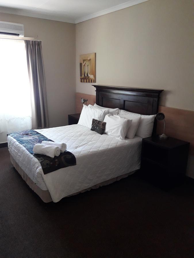 Airport Hotel Kimberley Exteriér fotografie